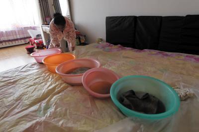 瑞安楼上漏水，住户失联，小区没物管，业主维权难！律师来支招……